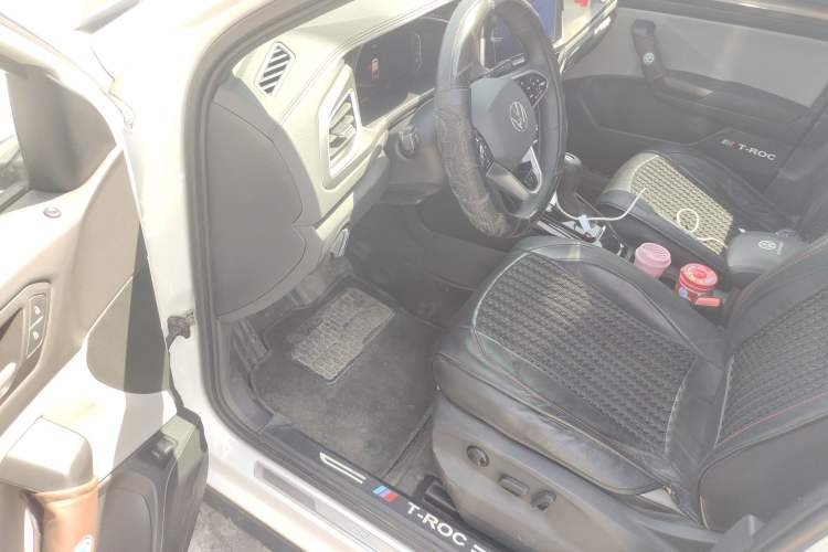 Used Volkswagen T-ROC 2024 300TSI DSG Two-Wheel-Drive Chen Guang Edition Driver Seat