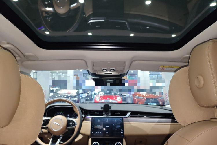 Used Jaguar XFL 2025 Model—2.0T P250, Two-Wheel Drive, Premium Luxury Edition