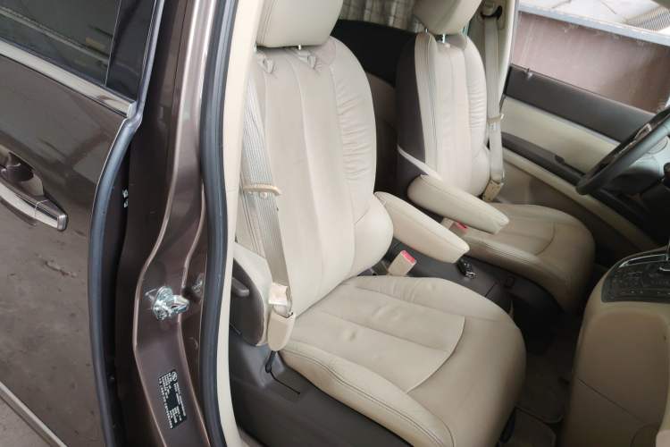 Used Buick GL8 2011 2.4L LT Luxury Business Executive Edition Right Front Seat