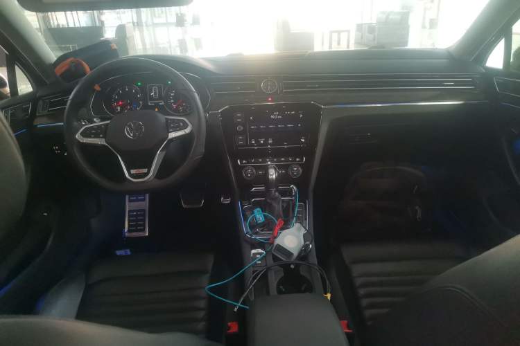 Used Volkswagen Magotan 2019 330TSI DSG Luxury Version China VI Standard Center Console