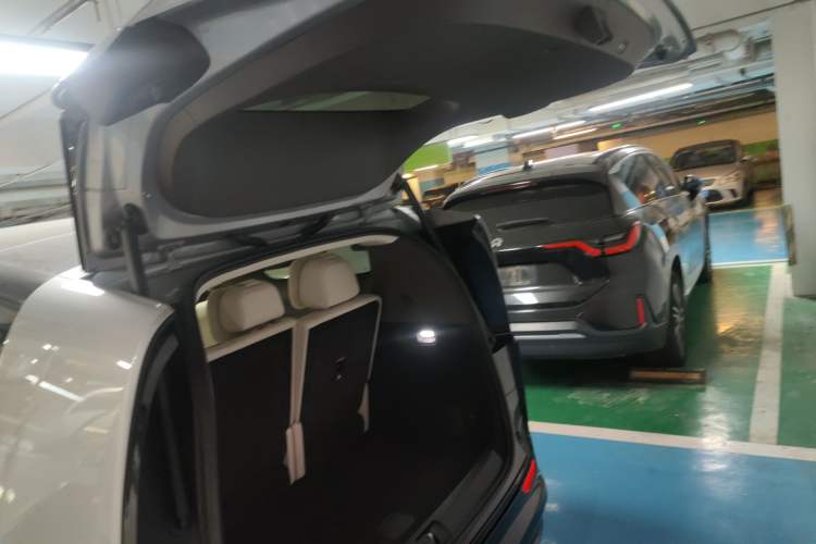 Used Li Auto MEGA 2024 Ultra Model
