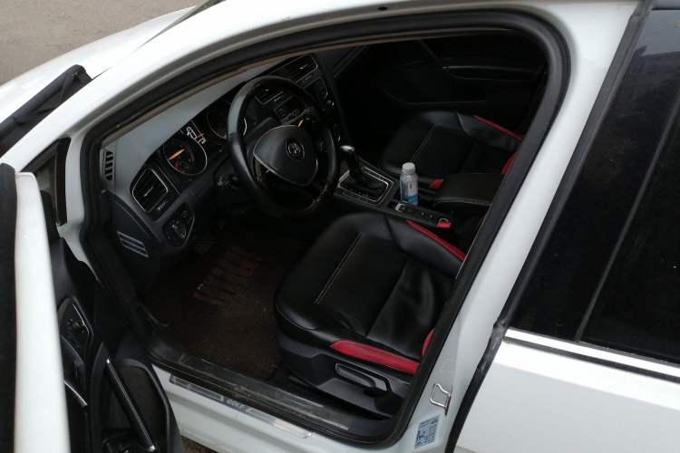 Used Volkswagen Golf 2017 230TSI Automatic Comfort Edition – Celebrating Milestone of One Million Units Left Front Seat