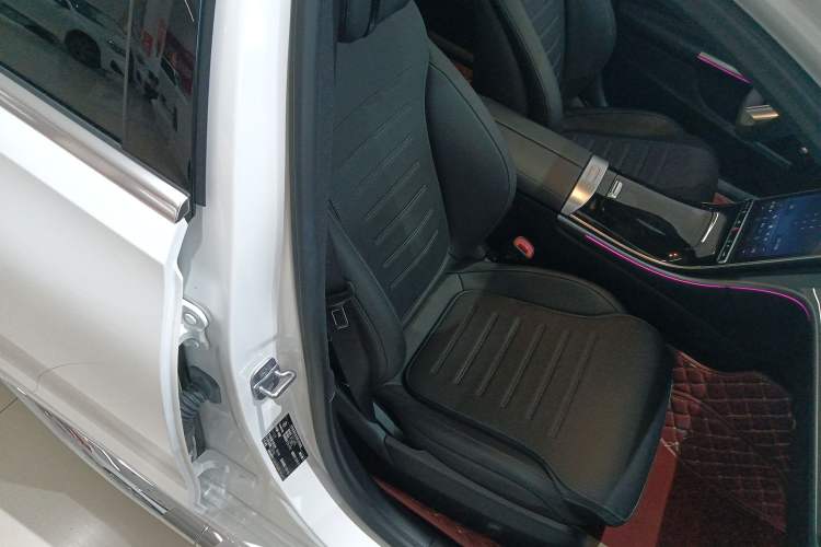 Used Mercedes-Benz C-Class 2024 Restyled C 260 L Sport Edition Right Front Seat