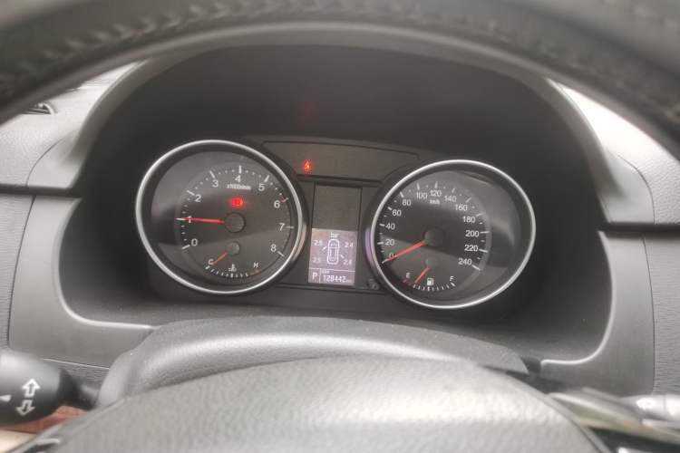 Used Haval H6 2013 Upgraded Model 2.4L Automatic Two-Wheel Drive Prestige Version
