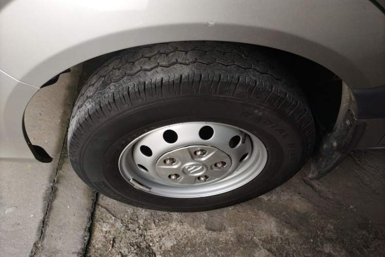 Used Foton Toano 2023 Joy Elephant Multi-Function 2.0T Manual Long-Wheelbase Mid-Roof Model with Single Rear Tire Available in 5/6/7/9-Seater Configurations
