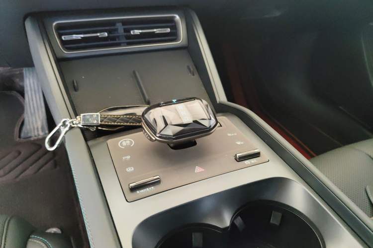 Used BYD Qin L 2025 DM-i Smart Drive 80KM Leading Model Gear Lever