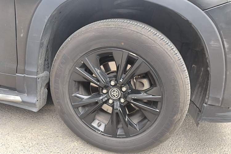 Used Toyota Highlander 2017 2.0T Four-Wheel Drive Elite Edition 7-Seater Right Front Wheel Hub