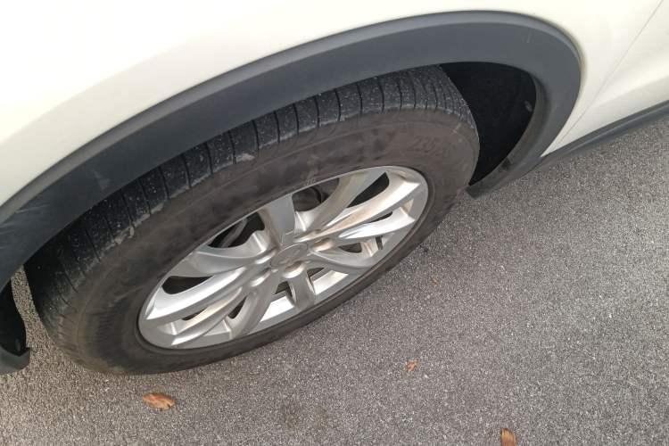 Used Cadillac XT4 2018 28T Two-Wheel Drive Tech Version Left Front Wheel Hub