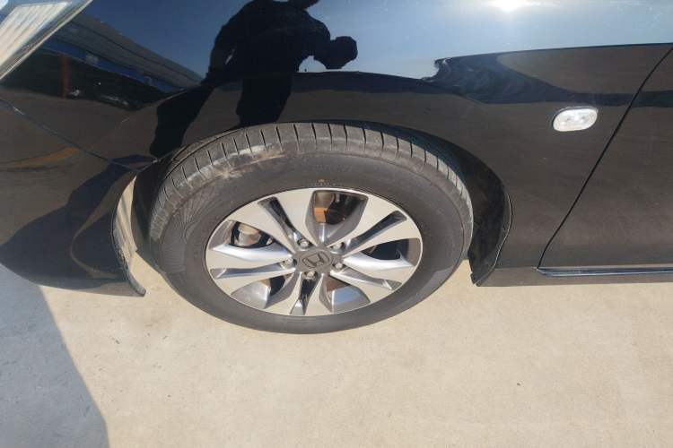 Used Honda Accord 2015 2.0L LX Comfort Edition Left Front Wheel Hub