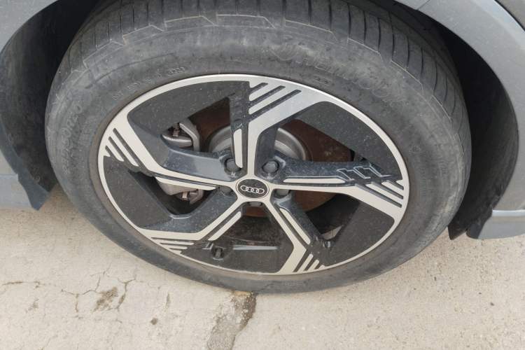 Used Audi Q4 e-tron 2024 40 e-tron Adventure Edition Right Front Wheel Hub