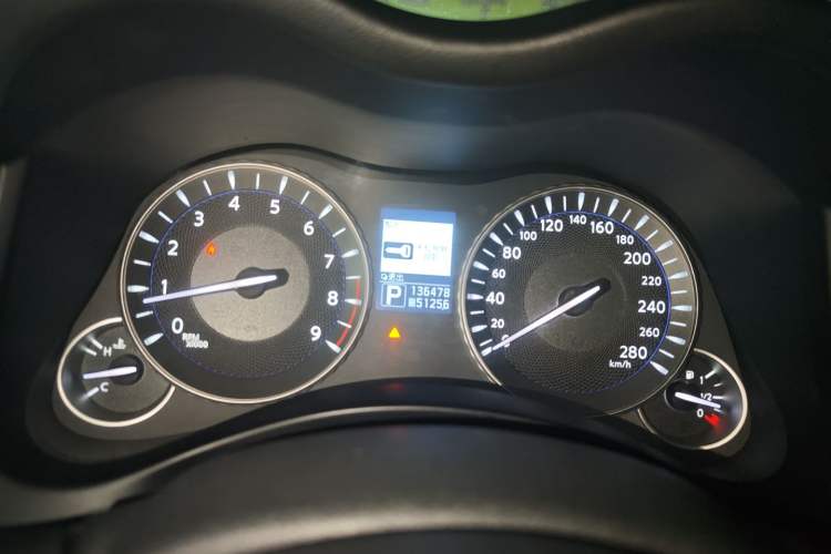 Used Infiniti M Series 2011 M37 model
