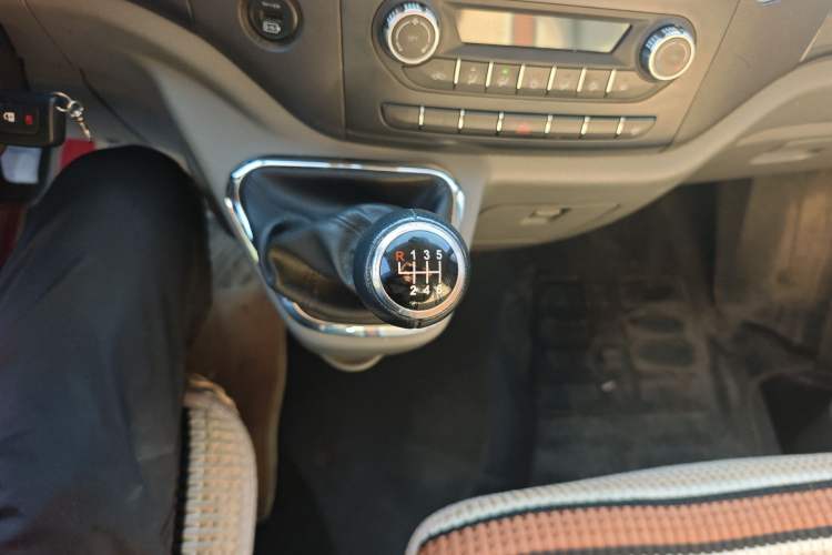 Used Foton Toano 2022 2.0T Manual Jixiang Van Extended Wheelbase Mid-Roof Design Rear Single Tire 3-Seater Configuration 4F20TC3