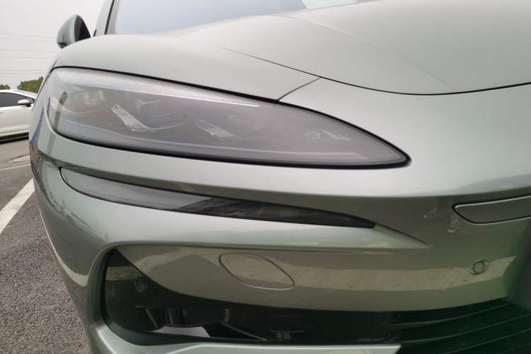 Used Denza Z9GT 2024 1100 Four-Wheel Drive Ultra Version Right Front Headlight