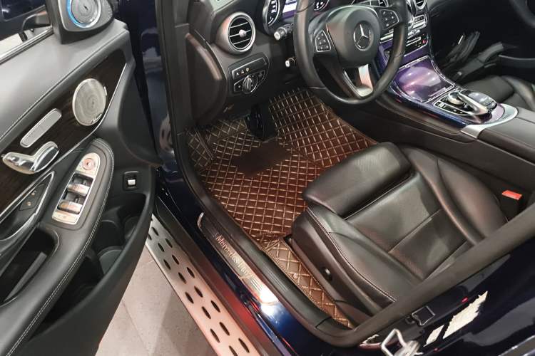 Used Mercedes-Benz GLC 2018 Facelift GLC 260 4MATIC Luxury Edition Driver Seat