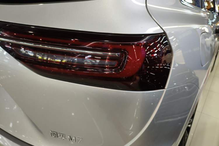 Used Hima AITO M7 2024 1.5T Intelligent Driving 4WD Max Edition 5 Seats Right Rear Taillight