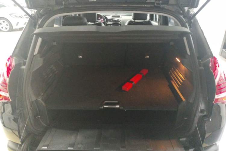 Used Peugeot 3008 2015 2.0L Automatic Classic Edition
