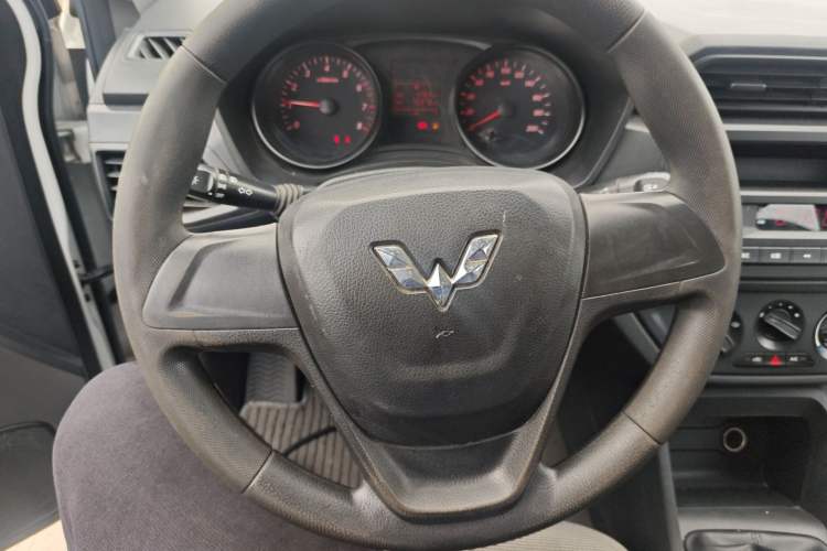 Used Wuling Hongguang 2019 1.5L S Basic Version China VI Standard LAR
