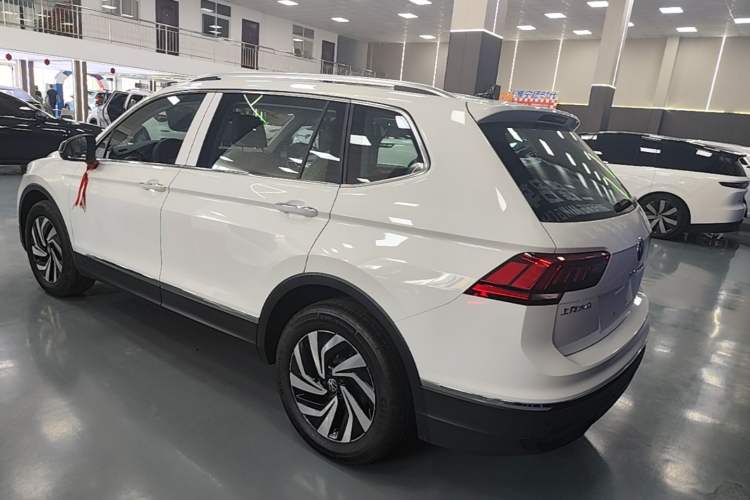 Used Volkswagen Tiguan L 2025 Model, Outstanding Version, 300TSI Automatic Two-Wheel Drive Longteng Edition
