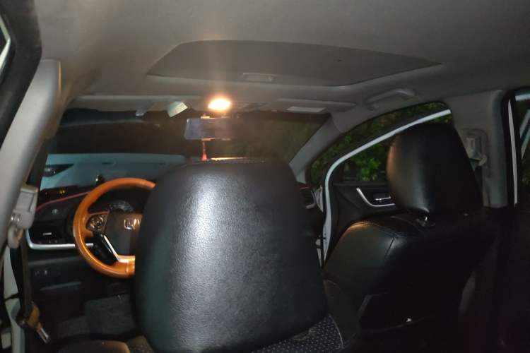 Used Honda Crider 2015 1.8L automatic luxury edition Headliner