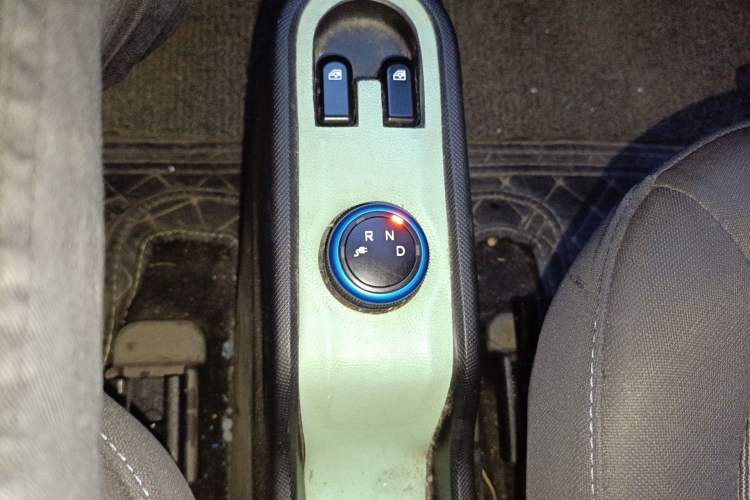 Used Wuling Hongguang MINIEV 2022 Macaron Fashion Model Lithium Iron Phosphate Gear Lever