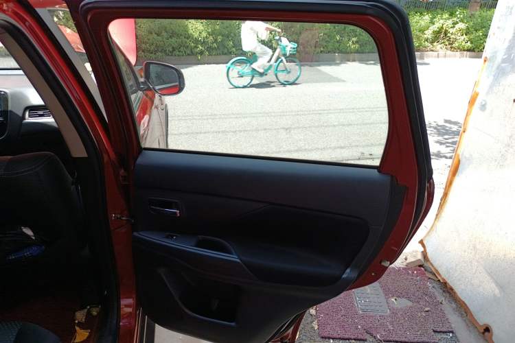 Used Mitsubishi Outlander 2016 2.0L Two-Wheel Drive Fashion Edition 5 Seats