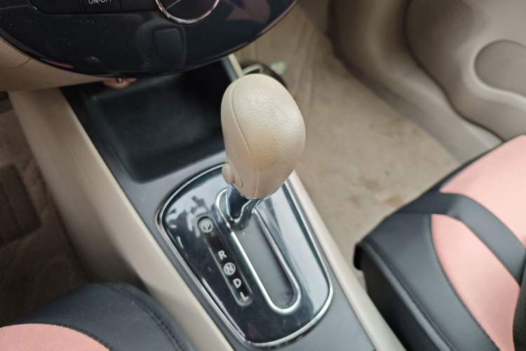 Used Nissan Tiida 2011 1.6L CVT Smart Version Gear Lever