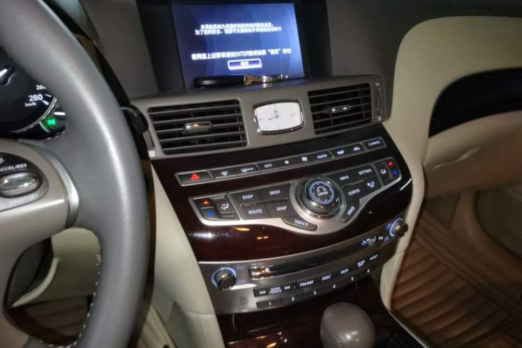 Used Infiniti Q70 2013 Q70L 2.5L Elegance Edition Audio And AC Panel