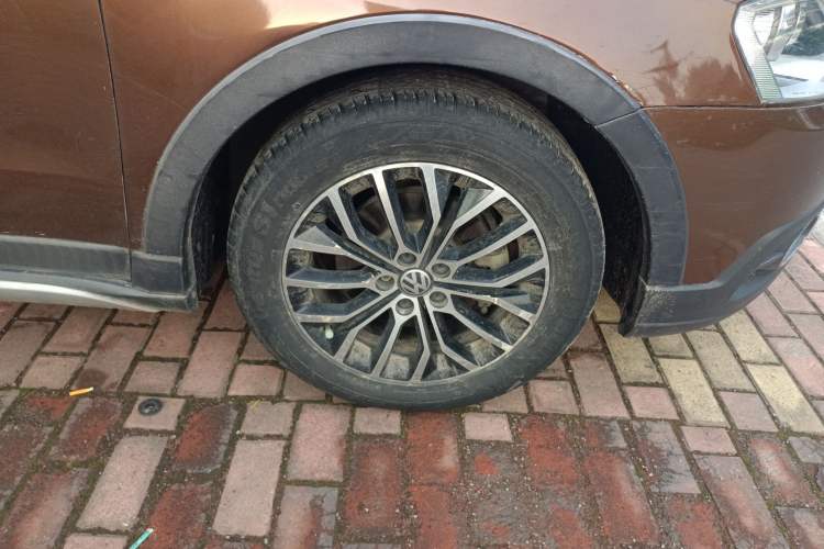 Used Volkswagen Cross Lavida 2014 1.6L Automatic Right Front Wheel Hub