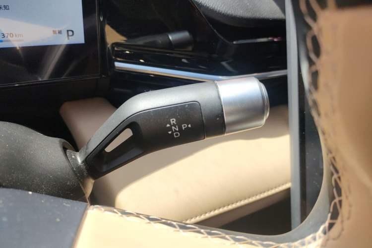 Used Geely Galaxy L6 2023 125km PLUS Gear Lever