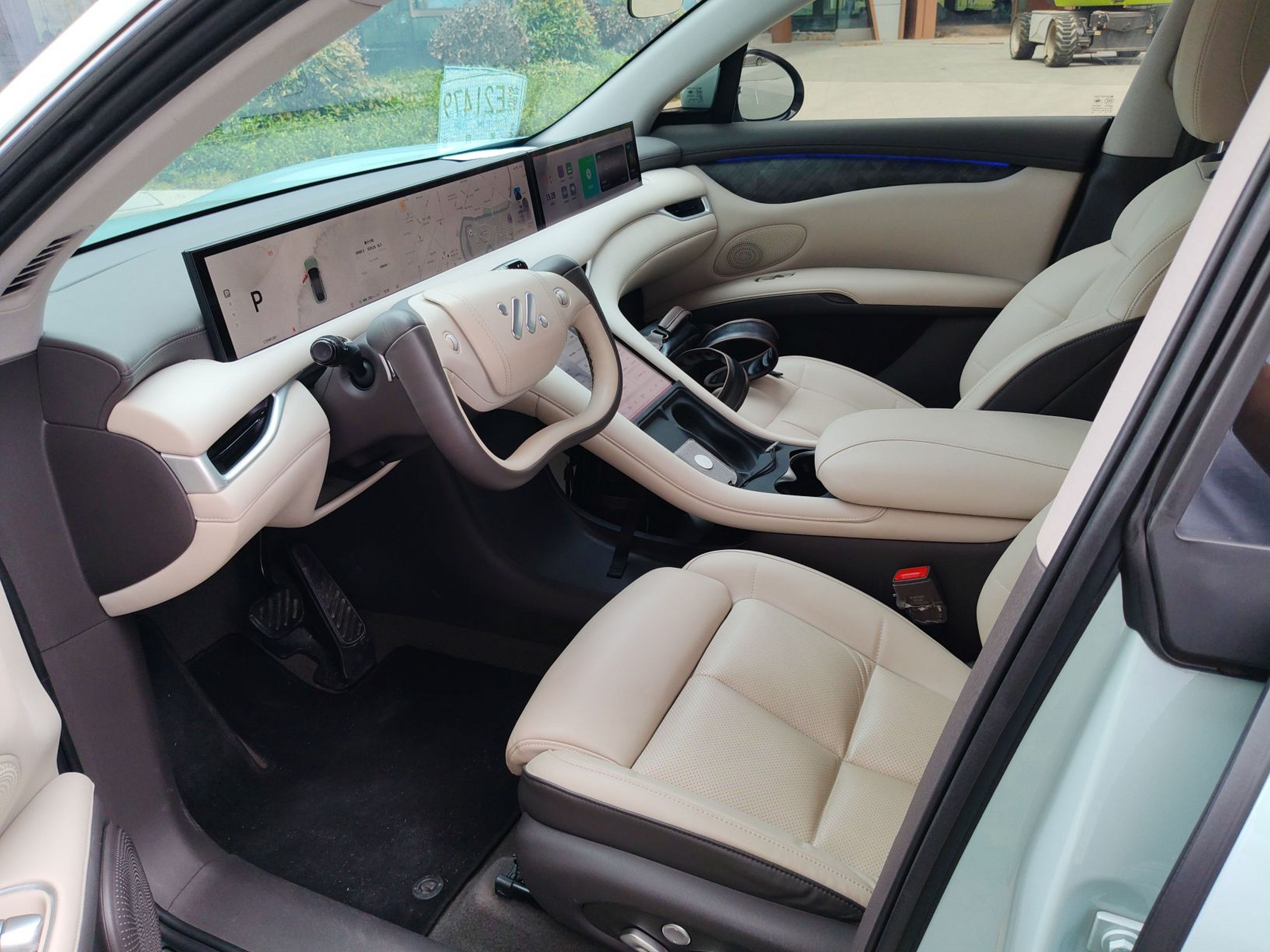 Переднее сиденье в автомобиле