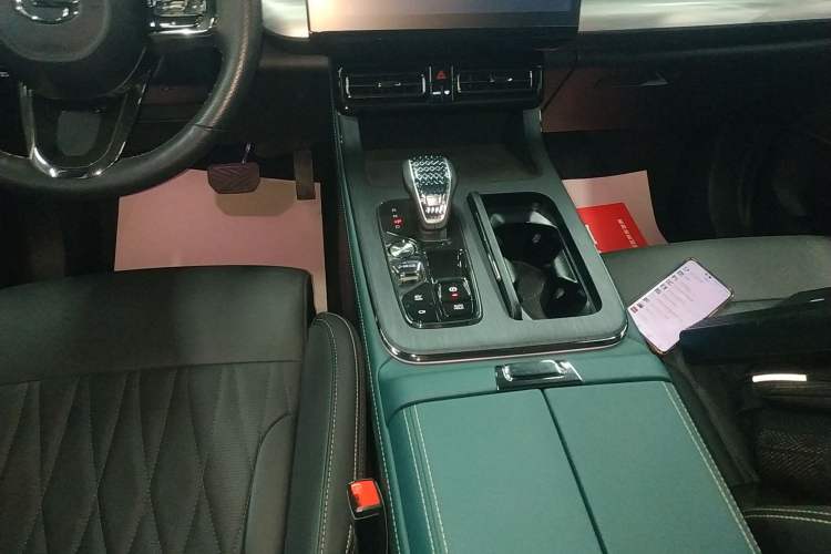 Used GAC Trumpchi GS8 2024 Dual-Motor Series 2.0TM Four-Wheel Drive Premium Edition Gear Lever