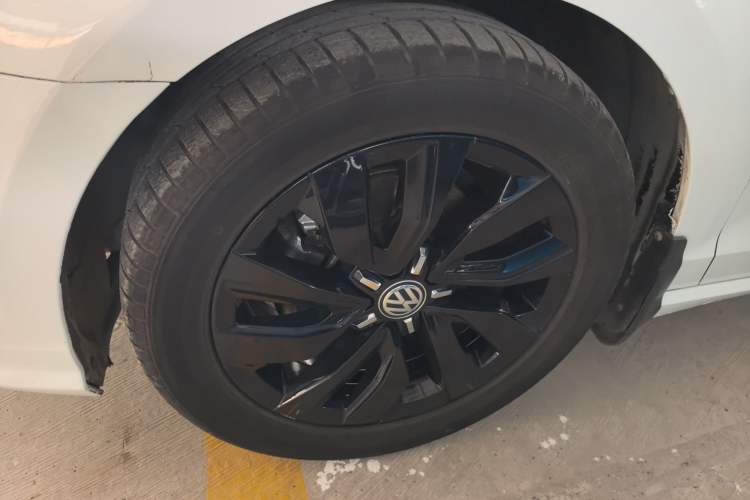 Used Volkswagen Lamando 2021 280TSI DSG Luxury Phantom Edition Left Front Wheel Hub