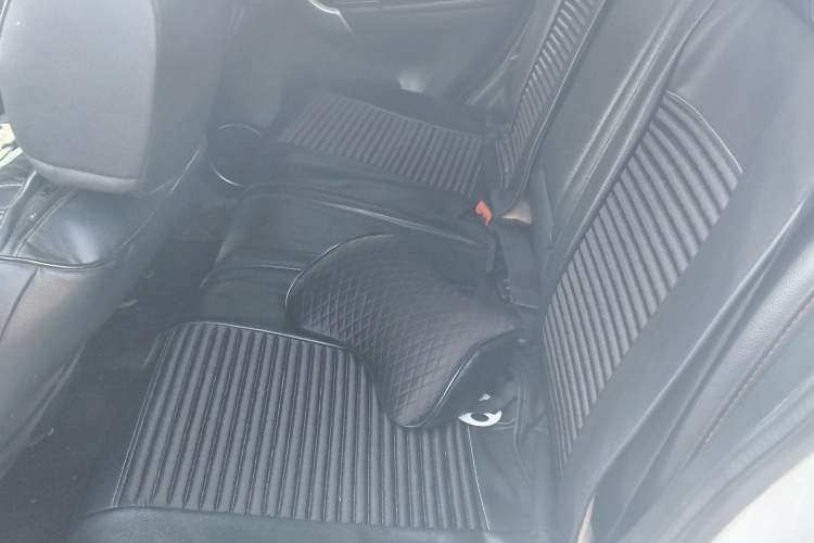 Used Haval H6 2013 Upgraded Model 1.5T Manual Two-Wheel Drive Elite Version Left Rear Seat