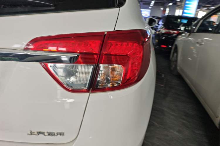 Used Buick Envision 2017 20T Two-Wheel Drive Luxury Model Right Rear Taillight