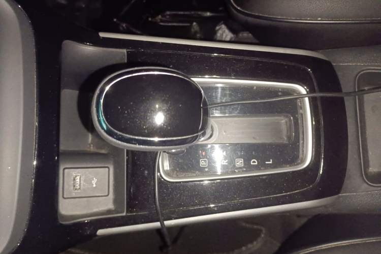 Used Nissan Sylphy 2019 1.6XV CVT Smart Connect Luxury Edition China VI Standard Gear Lever