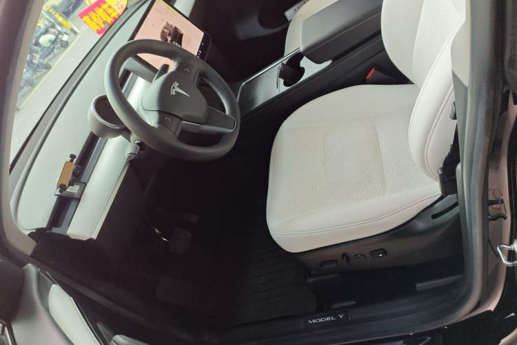 Used Tesla Model Y 2022 Long-Range All-Wheel-Drive Version