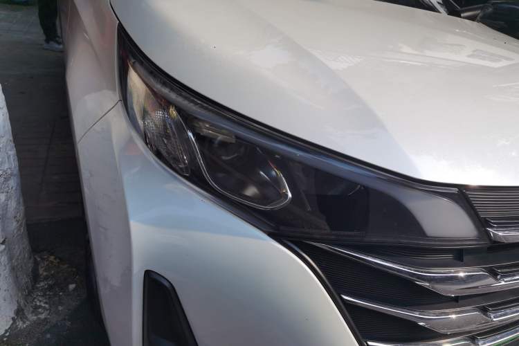 Used GAC Trumpchi M6 2019 270T Automatic Luxury Edition (7-seater) China V Standard Right Front Headlight