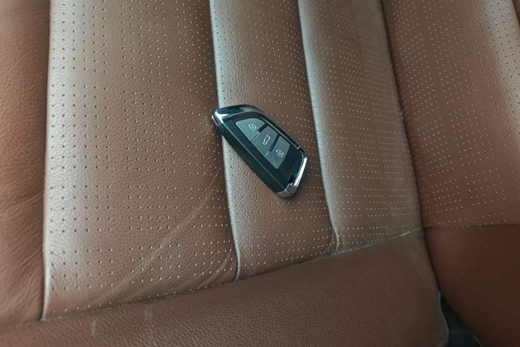 Used Isuzu mu-X 2020 1.9T Diesel Automatic 4x4 Enjoyment Edition 7 Seats China VI Standard
