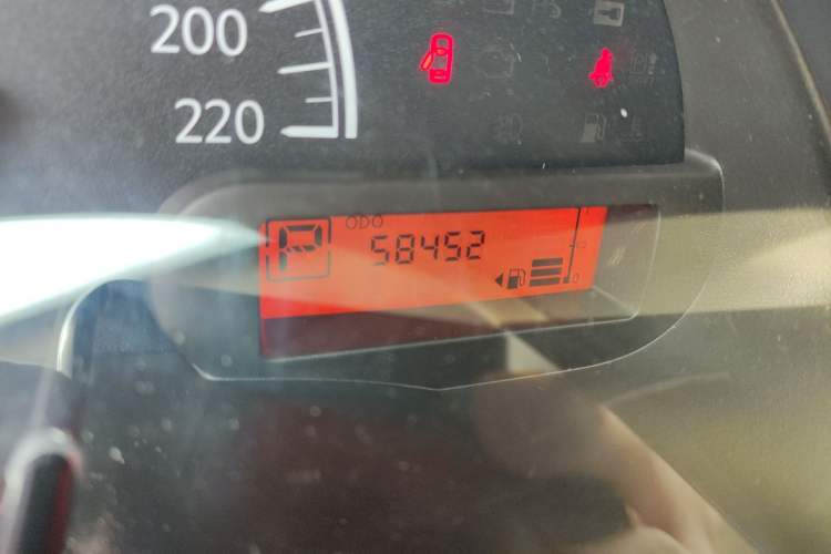 Used Nissan Sunny 2016 1.5XE CVT Leading Edition Odometer Close Up