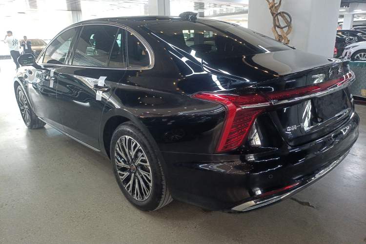 Used Hongqi H5 2025 2.0T Automatic Flag Edition – 500 000 Units Commemorative Version Exterior 2