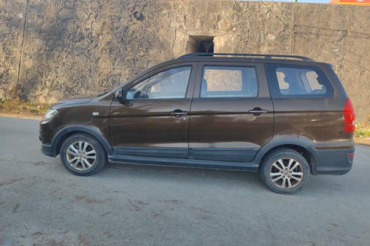 Used Dongfeng Fengon 360 2015 1.5L Manual Comfort 7-Seater China IV Standard
