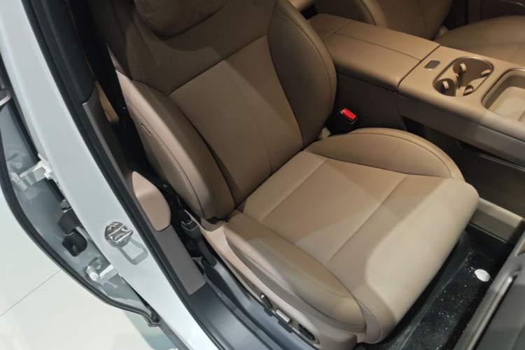 Used Li Auto i6 2025 Model Two-Wheel-Drive Standard Type