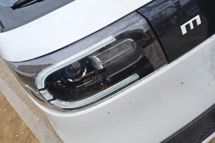 Used SAIC MAXUS Dana V1 2024 M1 Long-Wheelbase Low-Roof Passenger Version (64 kWh)
