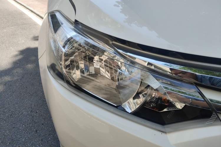 Used Toyota Vios 2015 1.5L Automatic Smart Star Edition Right Front Headlight