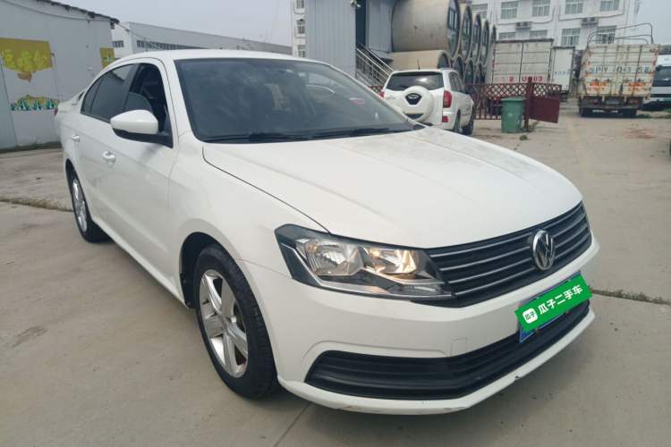 Used Volkswagen Lavida 2017 1.6L Manual Fashion Edition Front Right 45 Deg