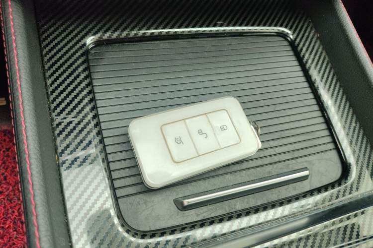 Used BYD Tang New Energy 2018 DM 2.0T All-Wheel Drive Smart Connect Elite 7-Seater China V Emission Standard