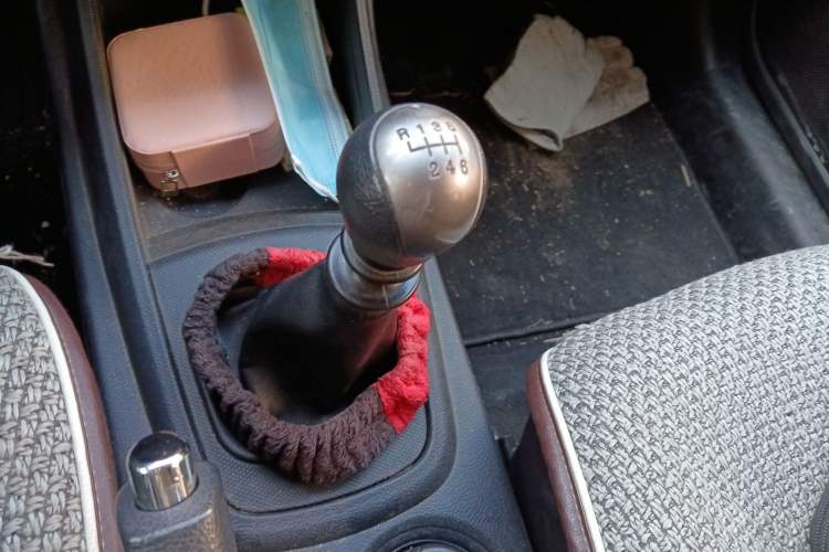 Used SsangYong Korando 2015 2.0L Two-Wheel Drive Manual ZhiZhen Edition Gear Lever