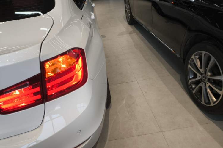 Used BMW 3 Series 2015 328i Sport Design Package Exterior 3