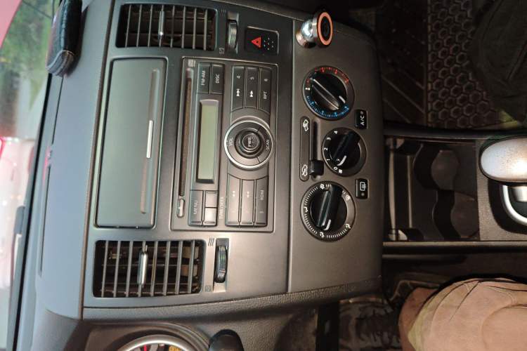 Used Nissan Tiida 2006 1.6 GE AT Audio And AC Panel