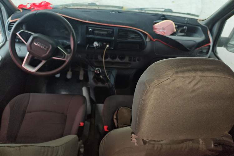 Used JMC Transit 2017 2.8T Commercial Version Short Wheelbase Mid-Roof 6/7/8-Seater JX493 Center Console